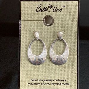 NWT Bella Uno silver tone hammered earrings